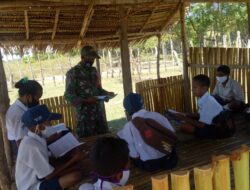 Babinsa Serwaru Gelar Komsos Bersama Murid SLTP Batumiau