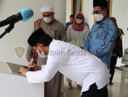 Plh Sekda Tandatangani Prasasti Peresmian Masjid Al-Ikhlas Hamid BSA 