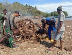 Babinsa Giat Karbak Pembersian Sampah Dan Benahi Pagar Talut