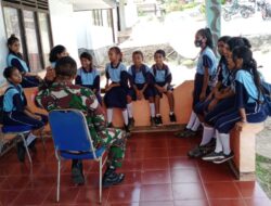 Peduli Terhadap Pendidikan, Babinsa Laksanakan Komsos Bersama Siswa SMP N 5 P.P Terselatan