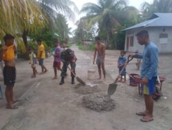 Babinsa Bantu Warga Binaan Pembuatan Batako Dan pemasangan Tehel