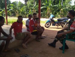 Babinsa Serka Wm Manuata Giat Komsos, Ajak Pemuda Ciptakan Keamanan Di Wilaya Binaan