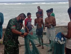 Melalui Komsos Babinsa Berikan Himbauan Kepada Para Nelayan