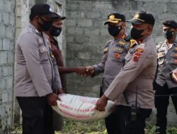 Peduli Korban Gempa Bumi Desa Wakarleli, Polres MBD Salurkan Bantuan
