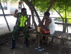 Babinsa-01/Tiakur Giat Komsos Bersama Warga Desa Patti