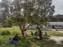 Babinsa-02/Masela Giat Karbak Pembersihan Halaman Sekolah