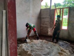 BERSAMA MASYARAKAT BABINSA GOTONG ROYONG KARYA BAKTI BANGUN RUMAH WARGA