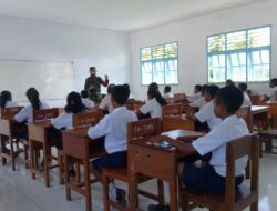 Babinsa Lakukan Sosialisasi Vaksin Kepada para Siswa-Eiswi Dan Guru Di Sekolah