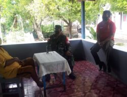 Babinsa Koramil-02/Tiakur Giat Komsos Bersama Warga