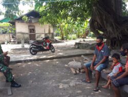 Babinsa Koramil 1511-01/Tiakur Lakukan Komsos Dengan Warga Desa Patti