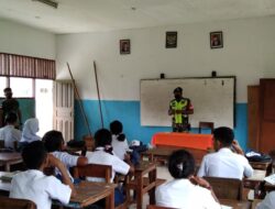 Tumbuhkan Rasa Cinta Tanah Air, Babinsa Bersama Satgas BKO 731 Berikan Materi Untuk Siswa SMP Negeri Arwala
