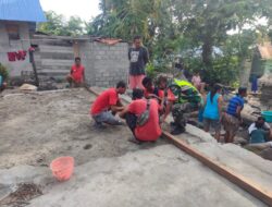 Manunggal Bersama Rakyat, Babinsa Bantu Warga Bangun Rumah