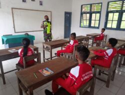 Tumbuhkan Rasa Cinta Tanah Air, Babinsa Berikan Materi Wawasan Kebangsaan Kepada Siswa SD