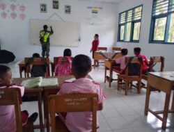 Babinsa Ajarkan Wawasan Kebangsaan kepada Siswa SD