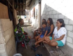 Babinsa Giat Komsos Bersama Ibu-Ibu Di Desa Kokwari