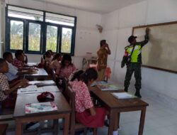 Babinsa Giat Wasbang Dengan Siswa SD Inpres Rumahlewang Kecil