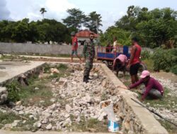 Giat Karbak, Babinsa Bantu Warga Pembuatan Pondasi Rumah