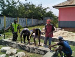 Karya Bakti Babinsa, Bantu Warga Binaan Pembuatan Pondasi Rumah