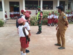 Terapkan Disiplin Pada Siswa-Siswi SDN Ilwaki, Babinsa ajarkan PBB