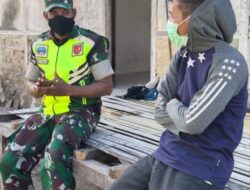 Babinsa Koramil-02/P.Masela Laksanakan Komsos Bersama Warga Desa Binaannya
