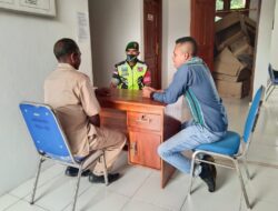 Perbaharui Data Wilayah Binaan, Babinsa laksanakan Komsos di Kantor Desa.