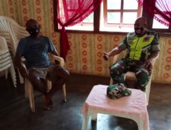 Babinsa Giat Komsos Bersama Warga Desa Binaan