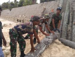Aksi Jumat Bersih, Babinsa Bersama Warga Perbaiki Tanggul rusak dan Pembersihan Depan Halaman Puskesmas
