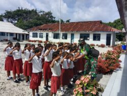 Babinsa Koramil 01/Tiakur, Latih PBB Kepada Siswa SDN Ketty Letpey