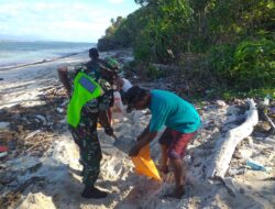 Babinsa-02/P.Masela, Karya Bakti Bantu Warga Binaan Angkat Pasir