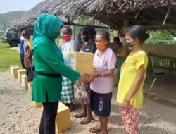 Ketua Persit KCK Cabang XXXIX Kodim Moa, Berbagi Kasih Dan Giat Bhakti Sosial Bersama Anggota Koramil-01/Tiakur