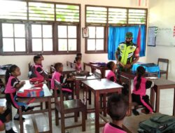 Sambangi Sekolah Dasar, Babinsa Serka Baharudin Berikan Wawasan Kebangsaan