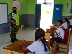Babinsa Berikan Materi Wawasan Kebangsaan Kepada Murid SMP