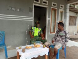 Meningkatkan Keamanan dan Silaturahmi, Babinsa-02/P.Masela Giat Komsos Dengan Warga Binaan