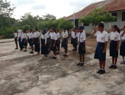 Babinsa Koramil 1511-06/Wetar, Latih PBB Kepada Siswa-Siswi SMP