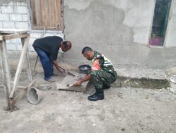 Peran Dalam Kegiatan apapun, Babinsa Bantu Plester Dinding Rumah Warga Binaan