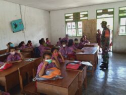 Babinsa Koramil Serwaru, Berikan Materi Wasbang Kepada Siswa SD