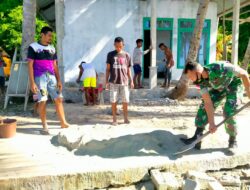 Bantu Campur Semen, Kehadiran Babinsa Mendapat Apresiasi Warga