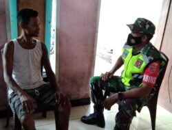 Mempererat Silaturahmi, Babinsa Koramil-06/Wetar Melaksanakan Komsos Dengan Warga Binaan
