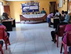 Babinsa Berikan Pengamanan dan Pendampingan, Pembagian BLT DD Kepada Warga Desa Pur-Pura