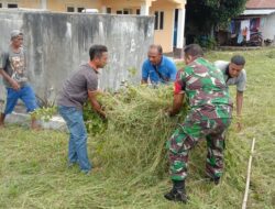 Babinsa Bersama Perangkat Desa, Lakukan Karbak Pembersihan Halaman Kantor