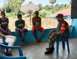 Babinsa Koramil 05/Wonreli, Kopda E. Wonlele Giat Komsos Dengan Warga Binaan