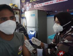 POSKO COVID-19 LANTAMAL IX MELAYANI VAKSINASI AMAN, HALAL DAN GRATIS