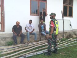 Babinsa Laksanakan Komsos Ajak Warga Peduli Keamanan Lingkungan.