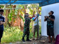 Ringankan Beban Warga, Babinsa-05/Wonreli Bantu Warga Memasang Tenda