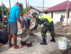 Kerja Nyata, Babinsa-01/Tiakur Bantu Warga Pemasangan Batako