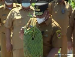 Ritual di IKN, Gubernur MI Serahkan Tanah dan Air dari Anyaman Daun dan Batok Kelapa