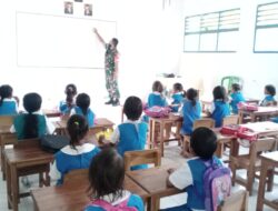 Babinsa Desa Hila, Beri Motivasi ke Murid TK