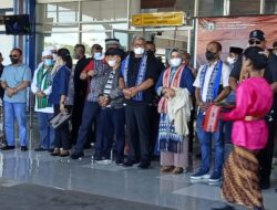 Kedatangan Bupati Bursel Dan Rombongannya Di Sambut Dengan Tarian Tradisional Kab, Maluku Tenggara