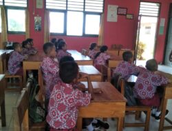 Babinsa-01/Tiakur, Beri Materi Wasbang Kepada Pelajar Sekolah Dasar
