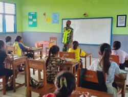 Babinsa Koramil 1511-01/Tiakur Berikan Materi Wasbang Kepada Siswa SMP